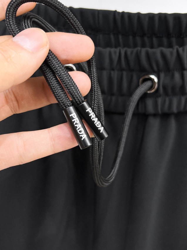 プラダ ジャージ セットアップ 2025新作 ブランド コピー 男女兼用 通気 快適な着心地 高再現度 丁寧な縫製 高級感仕上げ 即納対応_9