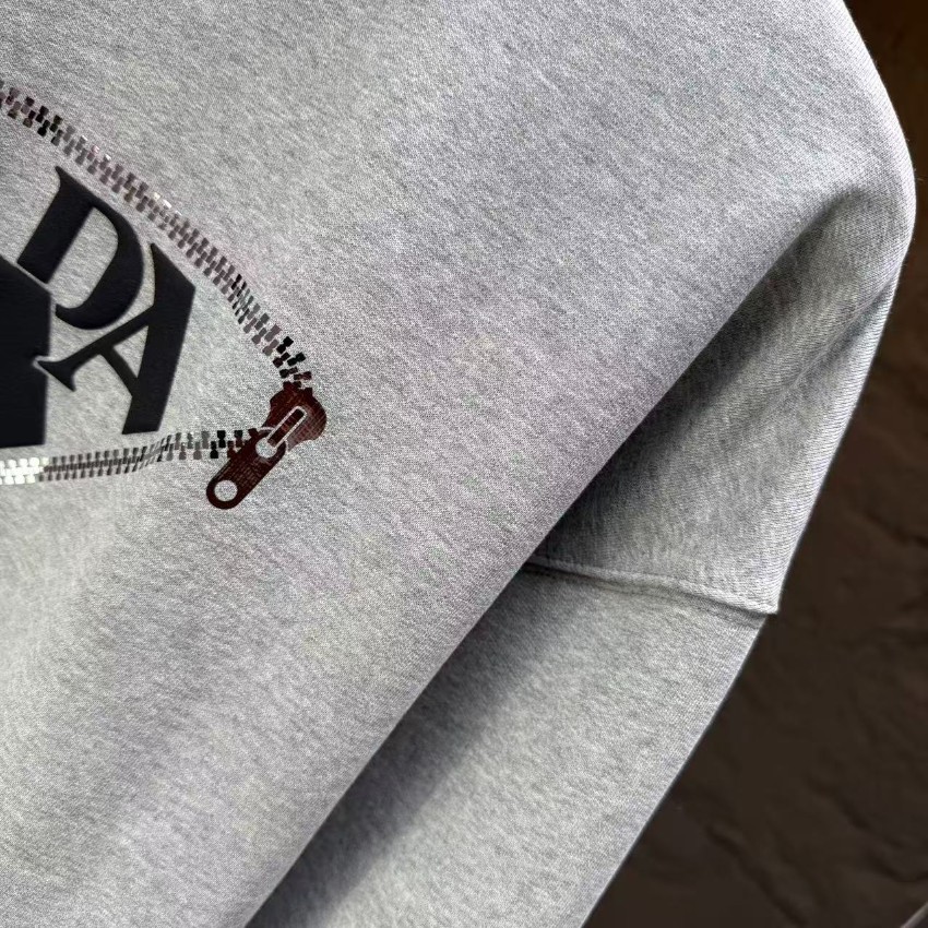 プラダ スウェット トレーナー 2025新作 コピー 男女兼用 快適な着心地 通気 肌触り良好 高再現度 丁寧な縫製 高級感仕上げ 安心サイト_4