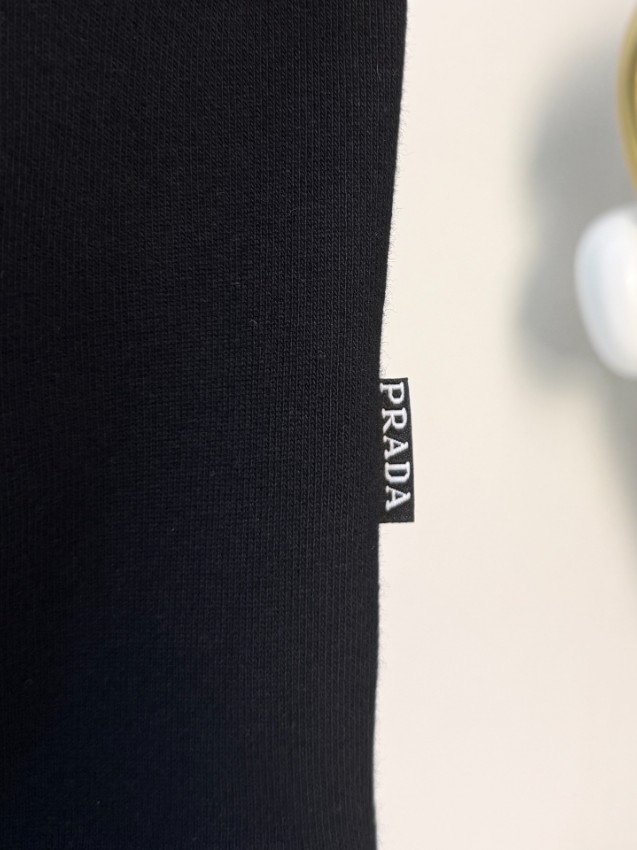 プラダ スウェット トレーナー 2025新作 偽物 バレない再現度 高再現度 快適な着心地 肌触り良好 男女兼用 高級感仕上げ 即納対応_8