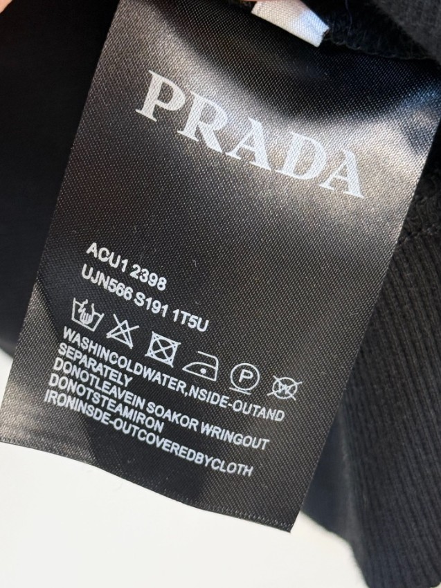 プラダ スウェット トレーナー 2025新作 偽物 バレない再現度 高再現度 快適な着心地 肌触り良好 男女兼用 高級感仕上げ 即納対応_9