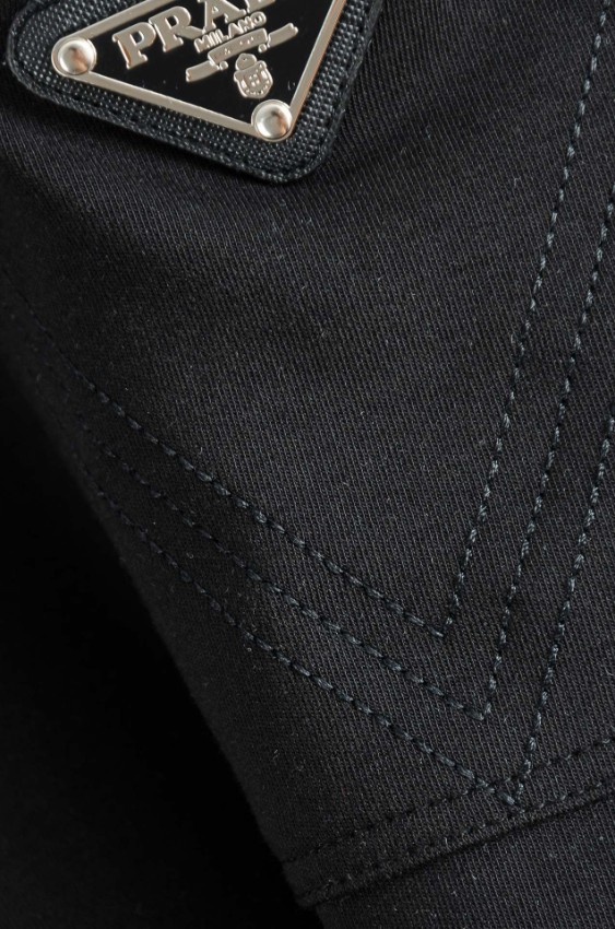 プラダ 長袖Tシャツ メンズ 2025新作 スーパーコピー 優良サイト 高再現度 胸ポケットロゴ 本革パッチ 高級感仕上げ ブラック 即納対応_6