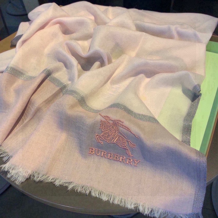 バーバリー スカーフ レディース ブランド コピー 安全通販 ピンク カシミヤ混 柔らか素材 高級感 刺繍ロゴ入り ギフト人気_3