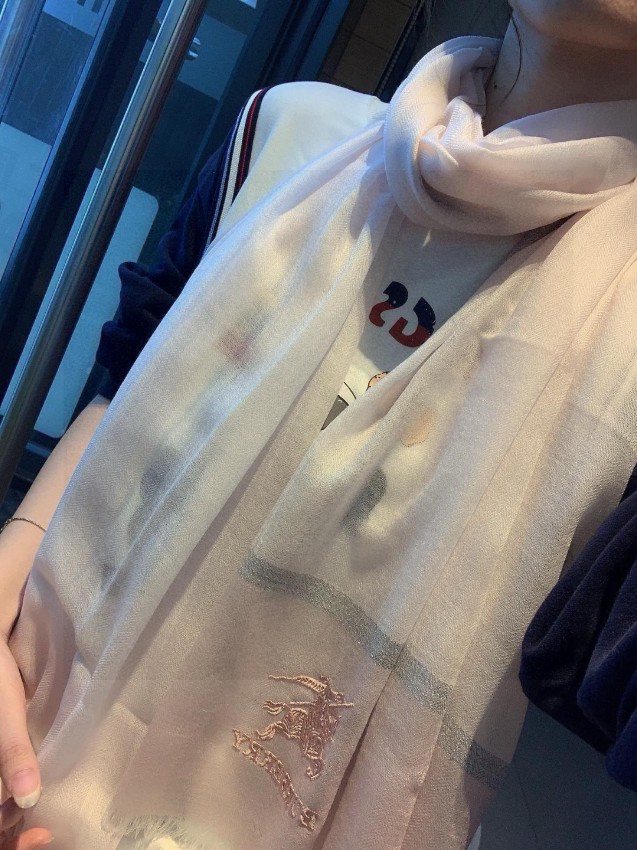 バーバリー スカーフ レディース ブランド コピー 安全通販 ピンク カシミヤ混 柔らか素材 高級感 刺繍ロゴ入り ギフト人気_2