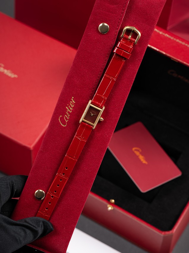 カルティエ 時計 レディース ブランド コピー 高品質 グリーンレザー タンクミニ ブラックフェイス ダイヤ装飾_2