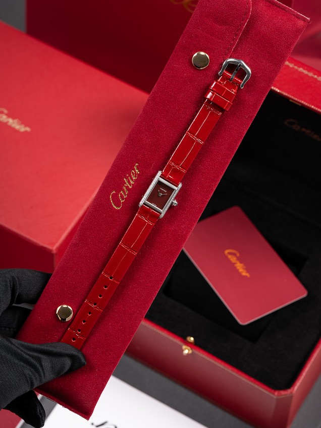 カルティエ 時計 レディース ブランド コピー 高品質 グリーンレザー タンクミニ ブラックフェイス ダイヤ装飾_7