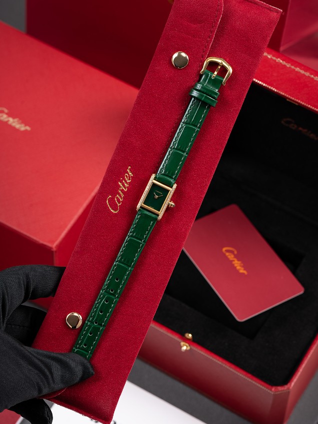 カルティエ 時計 レディース ブランド コピー 高品質 グリーンレザー タンクミニ ブラックフェイス ダイヤ装飾_6