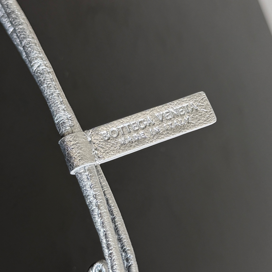 ボッテガ・ヴェネタ ドッグチャーム スーパーコピー 優良サイト 2025新作 高再現度イントレチャートレザー仕様_9