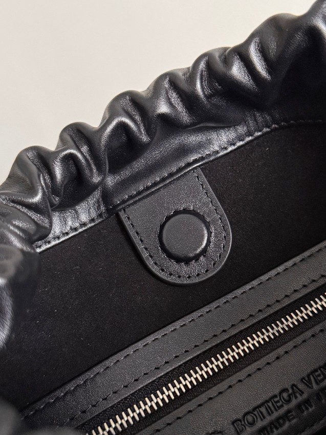ボッテガ・ヴェネタ バケットバッグ n級 2025新作 高再現度イントレチャートブラックレザー仕様 秘密厳守配送_9