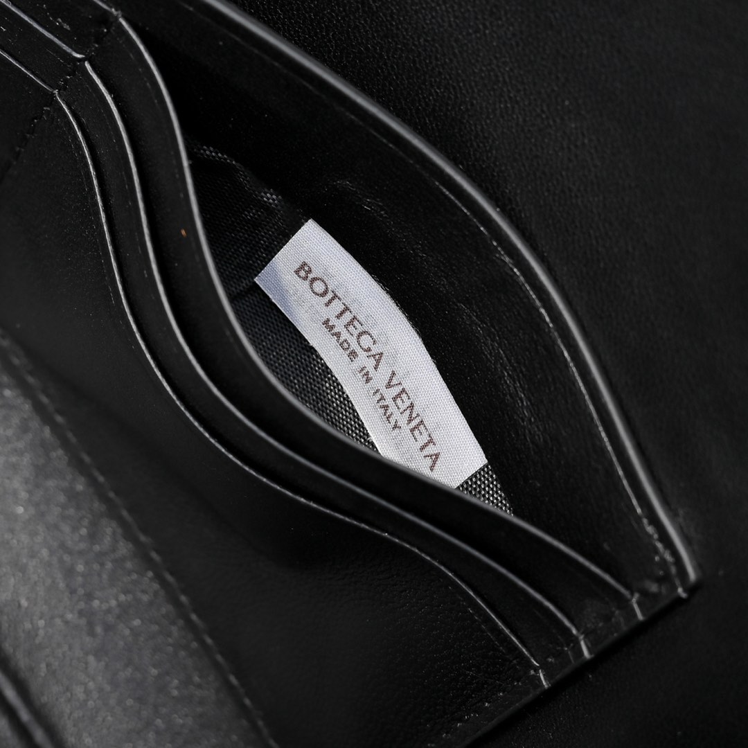 ボッテガ・ヴェネタ クラッチバッグ 偽物 バレない再現度 2025新作 高級感仕上げイントレチャートブラック仕様_7