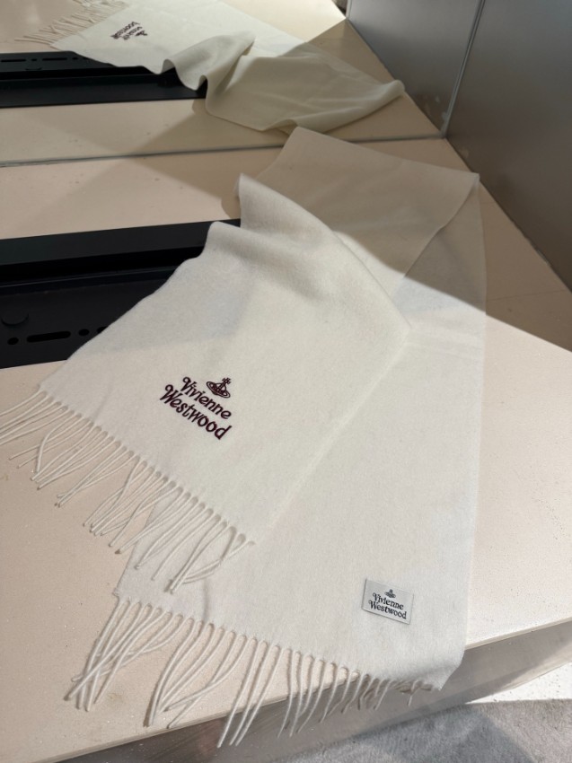 ヴィヴィアンウエストウッド スカーフ コピー 2025新作 高評価 柔らか素材 職人技術再現 丁寧な縫製 上質感漂う 安心サイト_4