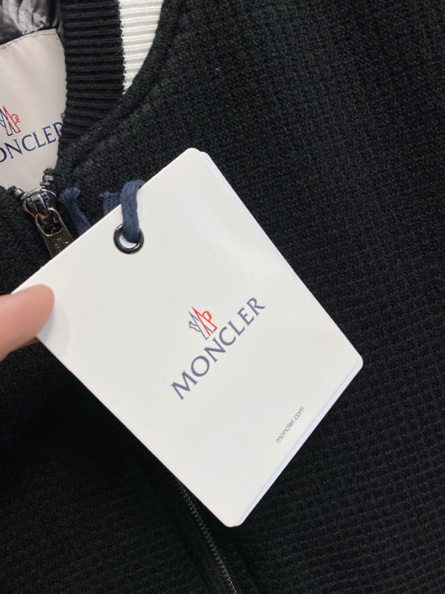 モンクレール ダウンジャケット 偽物 バレない再現度 2025新作 高級感仕上げ 軽量仕様 男女兼用 防寒性抜群_5