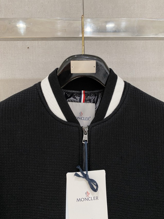 モンクレール ダウンジャケット 偽物 バレない再現度 2025新作 高級感仕上げ 軽量仕様 男女兼用 防寒性抜群_4