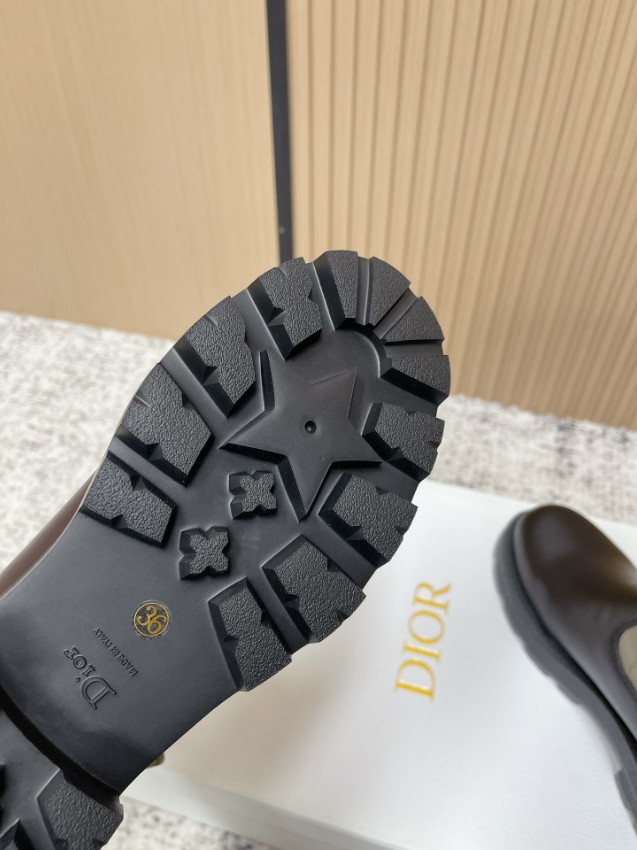 ディオール ブーツ 2025新作 スーパーコピー 高再現度モデル 精密ディテール 上質感あふれるデザイン 安心サイト 即納対応_6