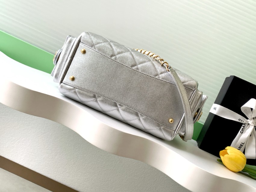 シャネル シルバーショルダーバッグ 2025新作 格安 高級感仕上げ 丁寧な縫製 上質素材使用 リピーター多数 安心の日本倉庫 発送保証付き_4