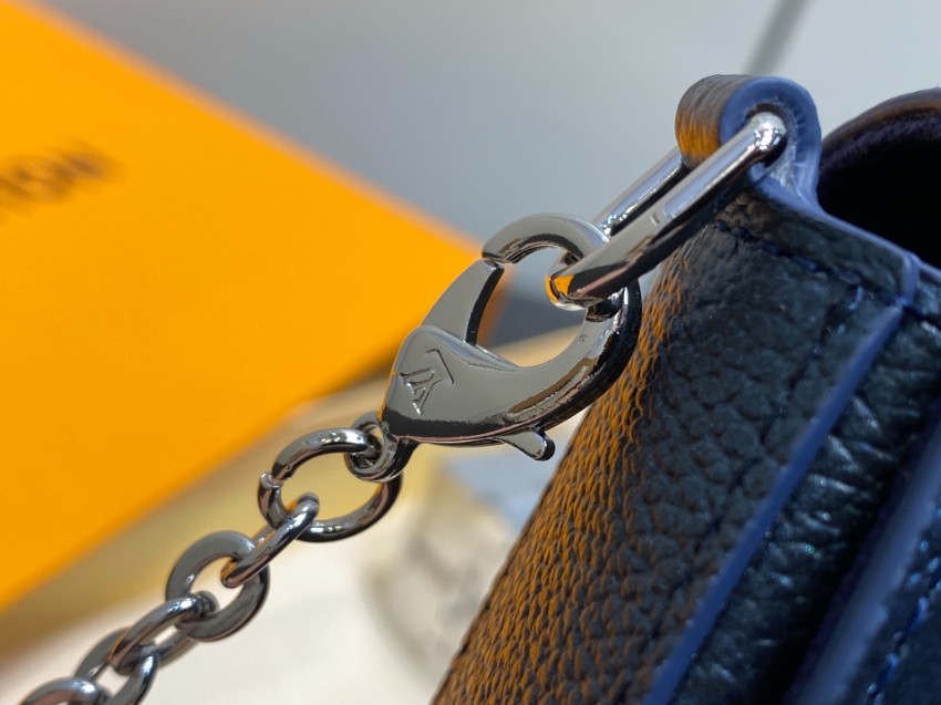 ルイ・ヴィトン チェーンウォレット ネイビー 2025新作 スーパーコピー 高級感仕上げ 本革使用 上質感 丁寧な縫製 安心サイト 追跡可能_4