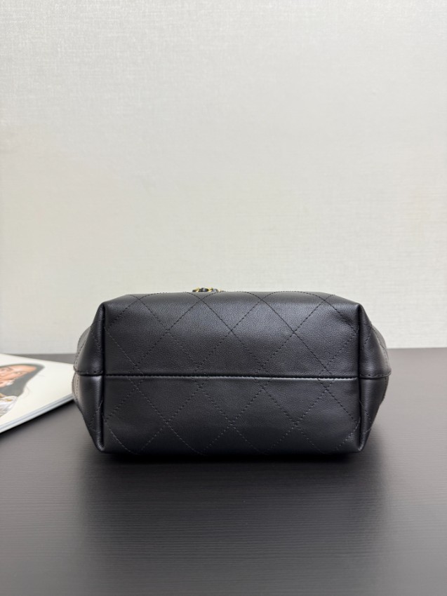 シャネル バッグ n級 2025新作 高再現度 本革使用 ドローストリング仕様 ゴールド金具 高級感仕上げ 安心サイト_4