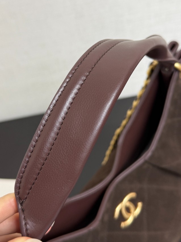 シャネル バッグ ブランド コピー 安全通販 2025新作 スエード素材 高再現度 ホーボーバッグ 高級感漂う 本格派モデル_6