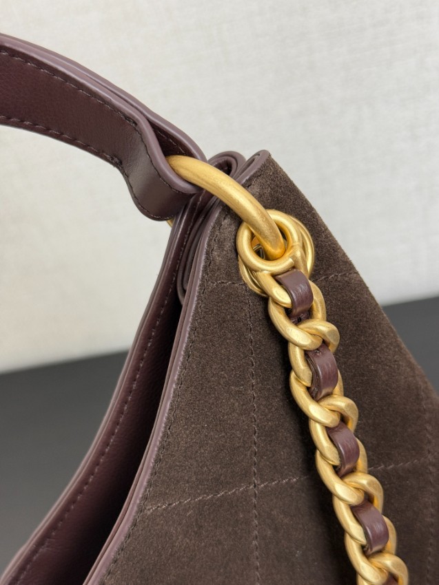 シャネル バッグ ブランド コピー 安全通販 2025新作 スエード素材 高再現度 ホーボーバッグ 高級感漂う 本格派モデル_8