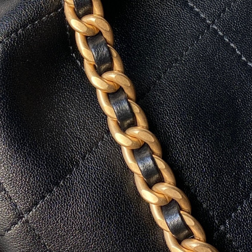 シャネル ブラック ホーボーバッグ 2025新作 コピー 高級感仕上げ 上質レザー使用 丁寧な縫製 本格派モデル 安心サイト_8