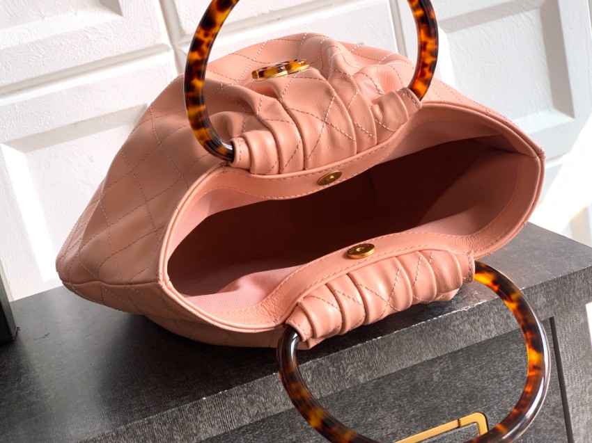 シャネル ピンク トップハンドルバッグ 2025新作 激安 高級感仕上げ 精密ディテール 上質素材使用 丁寧な縫製 安心サイト_5