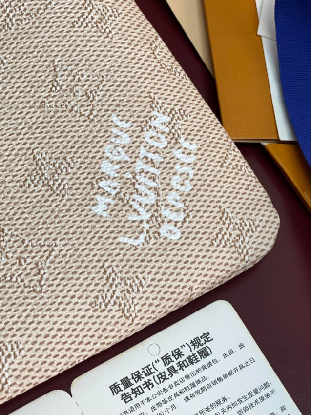 ルイ・ヴィトン モノグラム ベージュ ポーチ 2025新作 バッグ スーパーコピー 高級感仕上げ 精密ディテール 上質感ある人気モデル_3