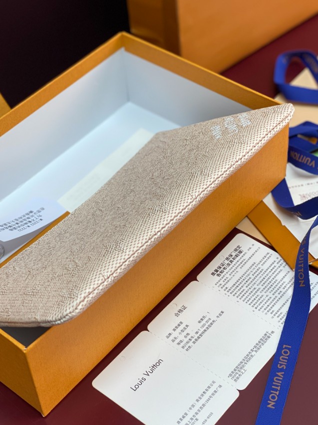 ルイ・ヴィトン モノグラム ベージュ ポーチ 2025新作 バッグ スーパーコピー 高級感仕上げ 精密ディテール 上質感ある人気モデル_2