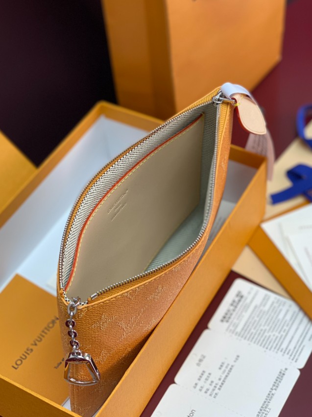 ルイ・ヴィトン モノグラム オレンジ ポーチ 2025新作 バッグ ブランド コピー 高級感仕上げ 精密ディテール 上質感ある人気クラッチ_5