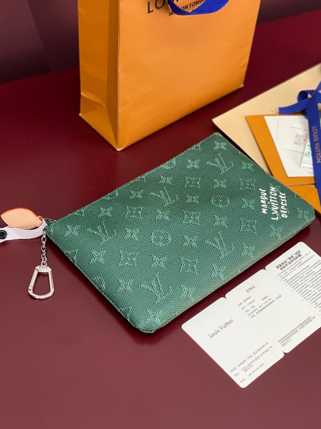 ルイ・ヴィトン モノグラム グリーン ポーチ 2025新作 バッグ 偽物 高級感仕上げ 精密ディテール 上質感ある人気クラッチ_1