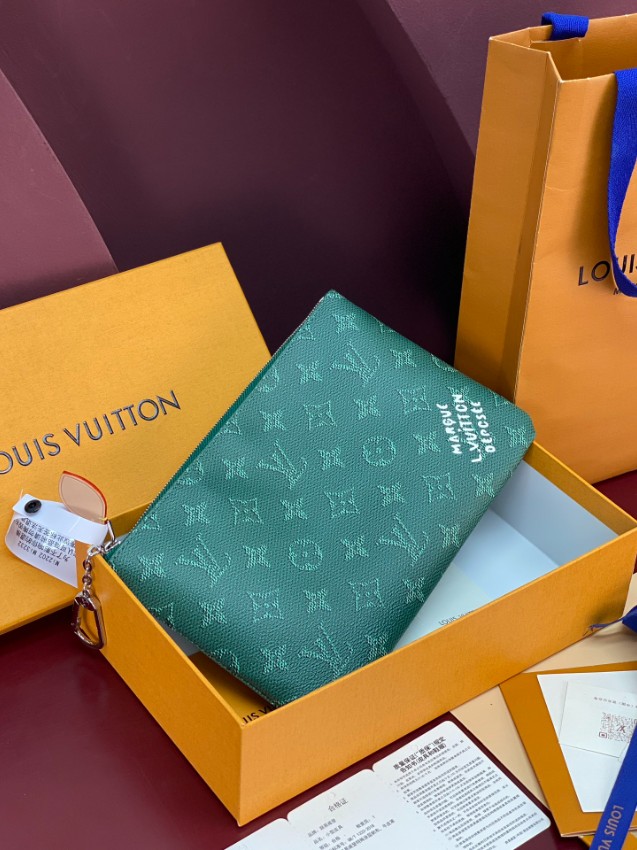 ルイ・ヴィトン モノグラム グリーン ポーチ 2025新作 バッグ 偽物 高級感仕上げ 精密ディテール 上質感ある人気クラッチ_4