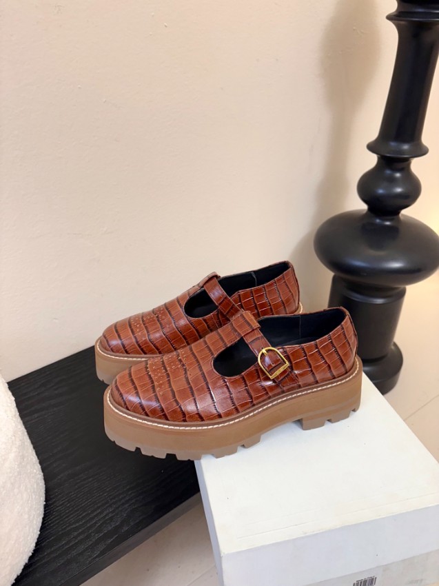 セリーヌ 定番ストラップシューズ 2025新作 ブランド コピー 高評価 口コミ多数 高再現度 本革使用 上質感 安心サイト_5