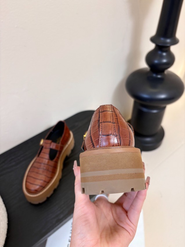 セリーヌ 定番ストラップシューズ 2025新作 ブランド コピー 高評価 口コミ多数 高再現度 本革使用 上質感 安心サイト_6