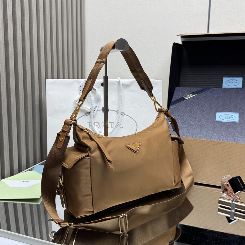 プラダ ブランド コピー 2025新作 高再現度ショルダー2WAY 軽量ナイロン仕様 精密ディテール 選ばれる理由あり 即納対応_2