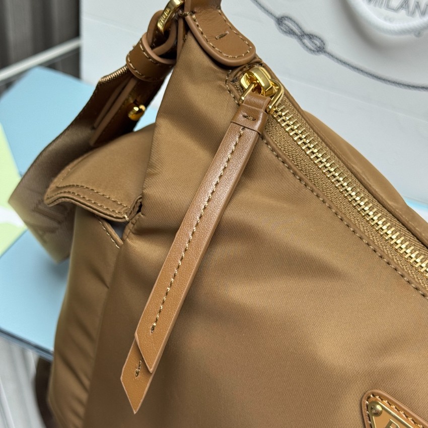 プラダ ブランド コピー 2025新作 高再現度ショルダー2WAY 軽量ナイロン仕様 精密ディテール 選ばれる理由あり 即納対応_7