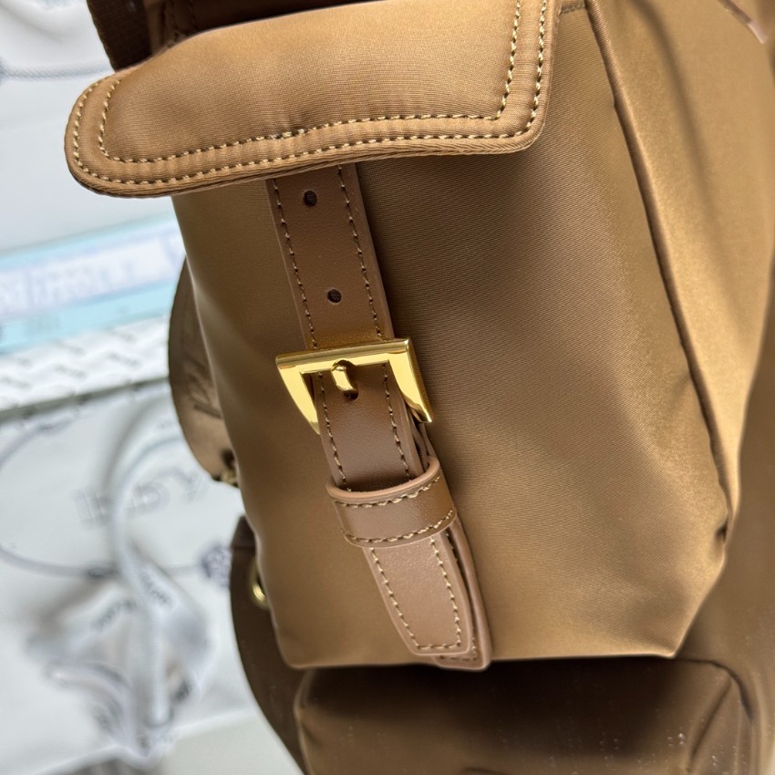 プラダ ブランド コピー 2025新作 高再現度ショルダー2WAY 軽量ナイロン仕様 精密ディテール 選ばれる理由あり 即納対応_5