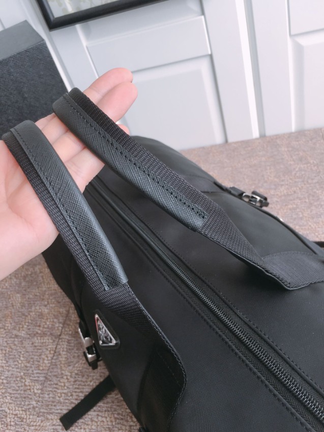 プラダ 偽物 2025新作 高再現度ボストンバッグ ドラム型ナイロン仕様 精密ディテール 上質感仕上げ 選ばれる理由あり 即納対応_6