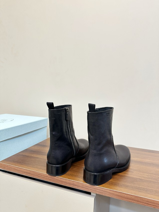 プラダ 格安 2025新作 高再現度ショートブーツ 本格レザー調仕様 精密ディテール 高級感仕上げ 選ばれる理由あり 即納対応_3