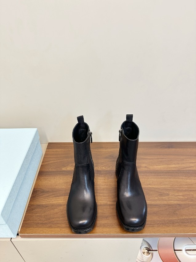 プラダ 格安 2025新作 高再現度ショートブーツ 本格レザー調仕様 精密ディテール 高級感仕上げ 選ばれる理由あり 即納対応_8