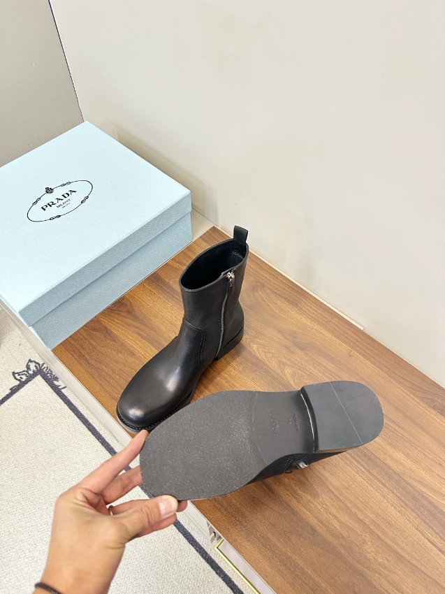 プラダ 格安 2025新作 高再現度ショートブーツ 本格レザー調仕様 精密ディテール 高級感仕上げ 選ばれる理由あり 即納対応_5