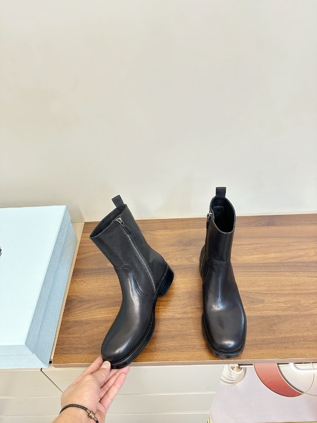 プラダ 格安 2025新作 高再現度ショートブーツ 本格レザー調仕様 精密ディテール 高級感仕上げ 選ばれる理由あり 即納対応_7