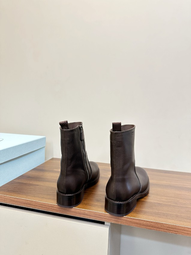 プラダ スーパーコピー 優良サイト 2025新作 高再現度ショートブーツ 本格レザー調 精密ディテール 高級感仕上げ 選ばれる理由あり_1