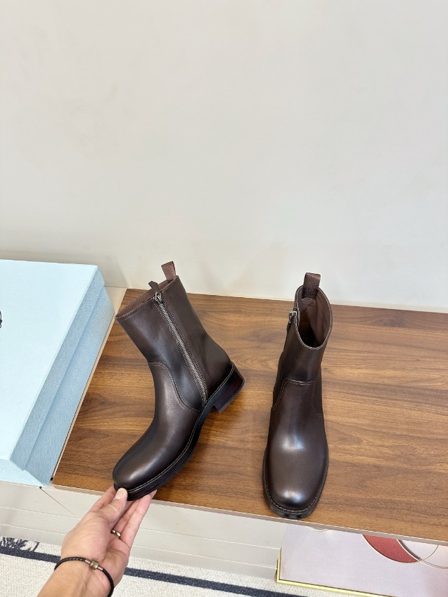 プラダ スーパーコピー 優良サイト 2025新作 高再現度ショートブーツ 本格レザー調 精密ディテール 高級感仕上げ 選ばれる理由あり_4