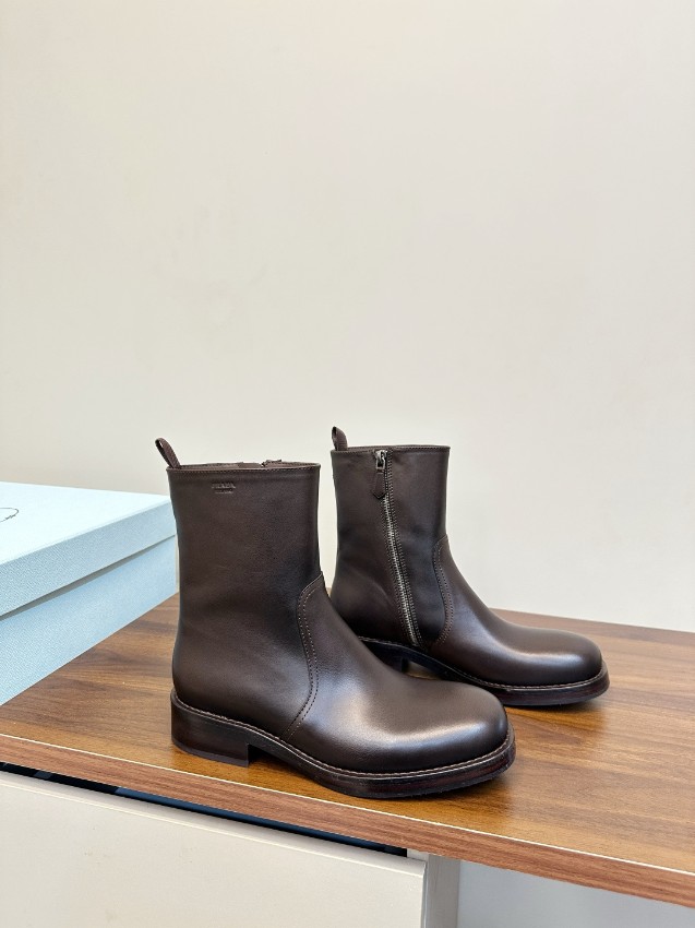 プラダ スーパーコピー 優良サイト 2025新作 高再現度ショートブーツ 本格レザー調 精密ディテール 高級感仕上げ 選ばれる理由あり_5