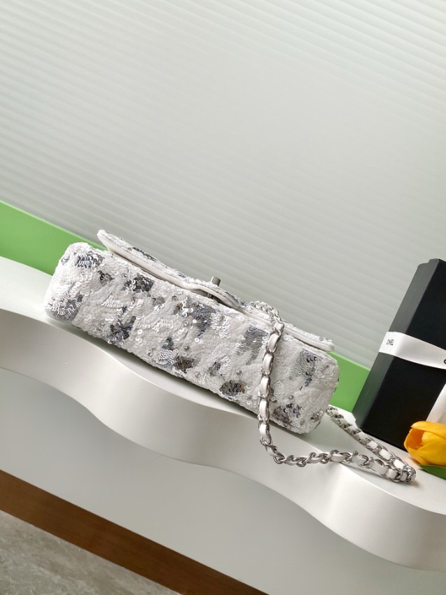 シャネル ホワイトスパンコールフラップバッグ 偽物 2025新作 高再現度 精密ディテール 高級感仕上げ 上質感 ノベルティ付き 発送保証_4