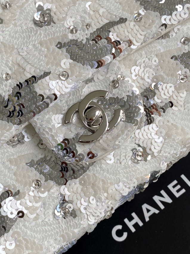 シャネル ホワイトスパンコールフラップバッグ 偽物 2025新作 高再現度 精密ディテール 高級感仕上げ 上質感 ノベルティ付き 発送保証_6
