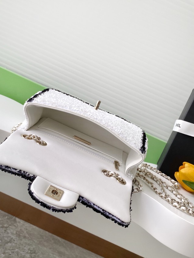 シャネル チェーンショルダーバッグ 2025新作 高級感仕上げ 偽物 精密ディテール ホワイト×ブラック再現度モデル_6