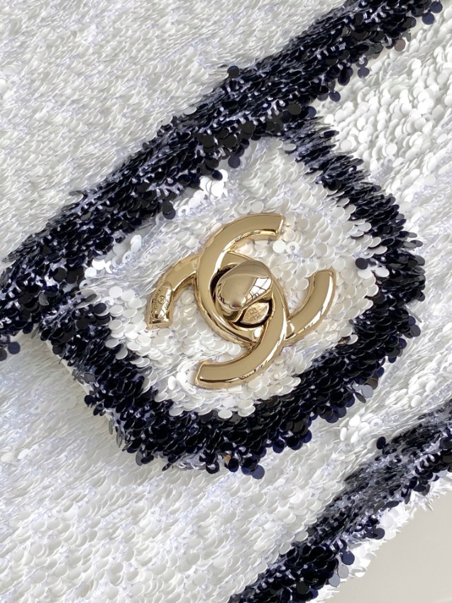 シャネル チェーンショルダーバッグ 2025新作 高級感仕上げ 偽物 精密ディテール ホワイト×ブラック再現度モデル_9