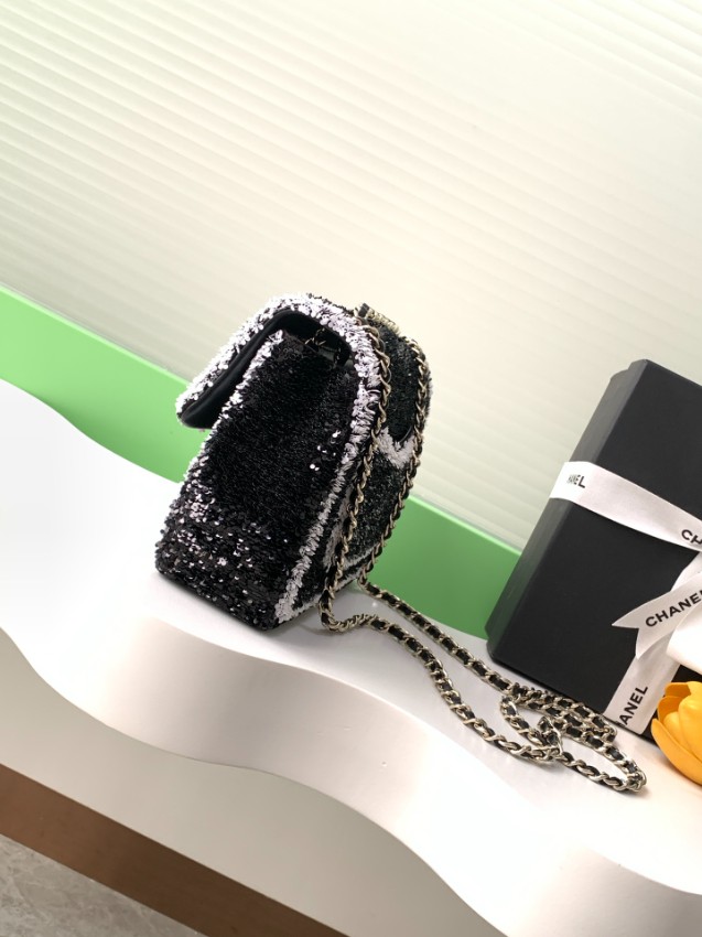 シャネル チェーンショルダーバッグ 2025新作 高級感仕上げ 激安 精密ディテール ブラック×ホワイト再現度モデル_2