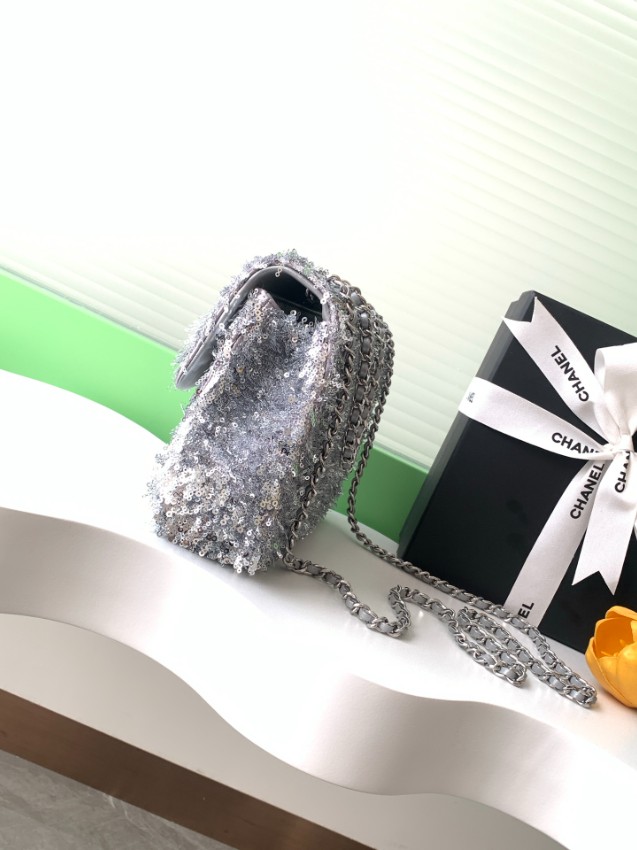 シャネル チェーンショルダーバッグ 2025新作 高級感仕上げ コピー 精密ディテール シルバースパンコール再現度モデル_1