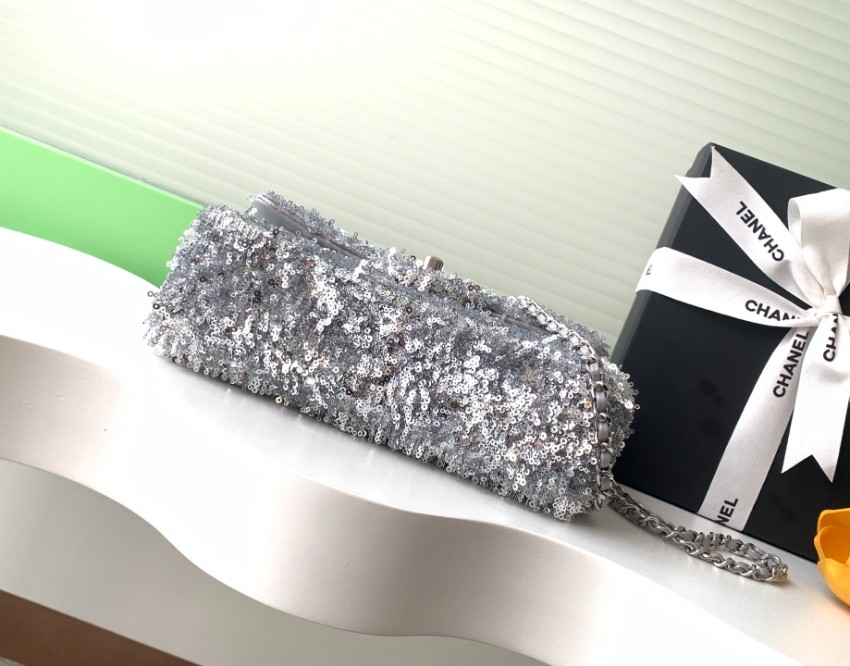 シャネル チェーンショルダーバッグ 2025新作 高級感仕上げ コピー 精密ディテール シルバースパンコール再現度モデル_4