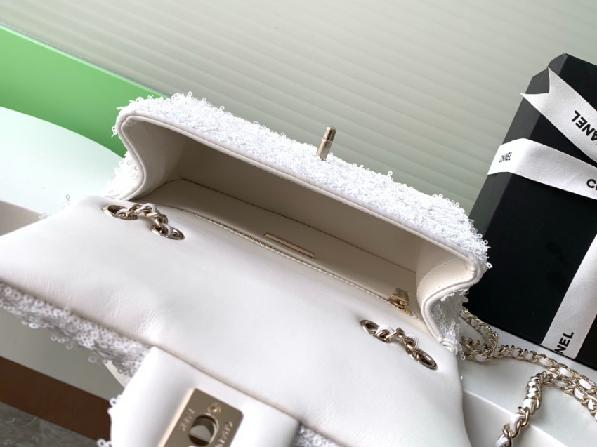 シャネル チェーンショルダーバッグ 2025新作 高級感仕上げ 格安 精密ディテール ホワイトスパンコール再現度モデル_4